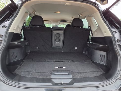 Used 2017 Nissan Rogue SV image 24
