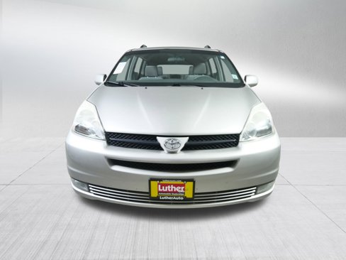 Used 2004 Toyota Sienna XLE image 2