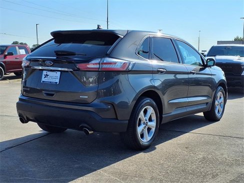 Used 2020 Ford Edge SE image 2