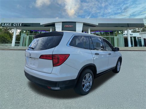 Used 2017 Honda Pilot LX image 3