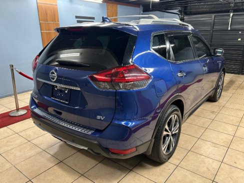 Used 2019 Nissan Rogue SV w/ Premium Package image 4