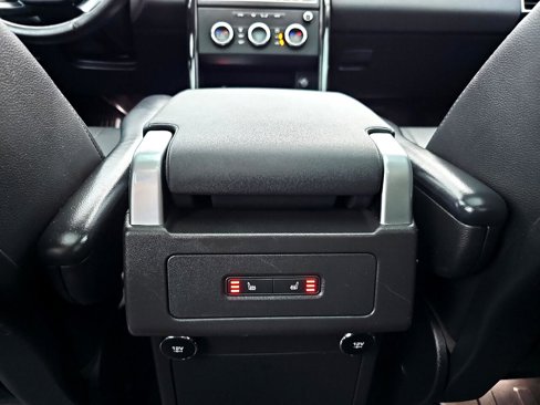 Used 2018 Land Rover Discovery SE image 65