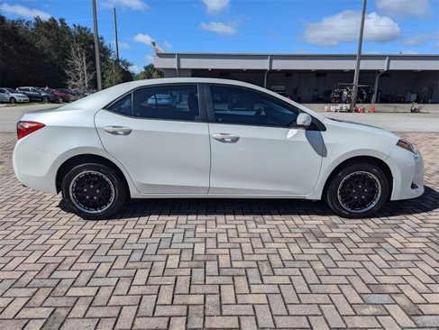 Used 2018 Toyota Corolla LE image 12