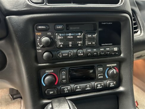 Used 2000 Chevrolet Corvette Coupe image 24