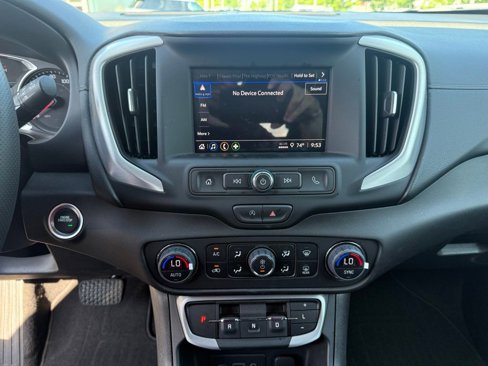 Used 2024 GMC Terrain SLE w/ Driver Convenience Package image 12