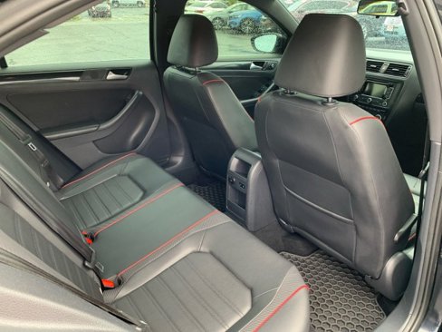 Used 2014 Volkswagen Jetta GLI image 16