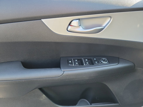 Used 2023 Kia Forte LXS image 12