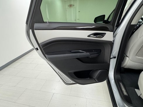 Used 2015 Cadillac SRX Luxury w/ Driver Awareness Package image 11