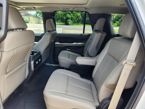 Used 2021 Ford Expedition XLT image 8