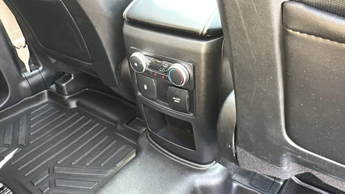 Used 2020 Ford Explorer Limited image 28