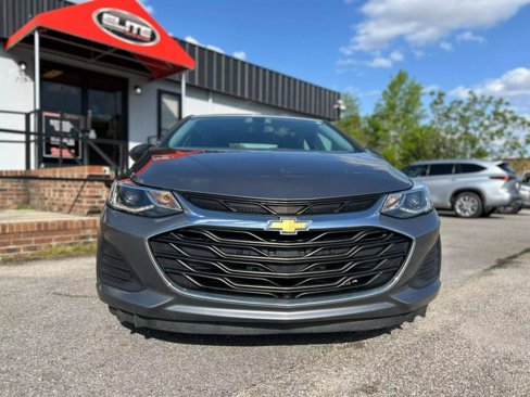 Used 2019 Chevrolet Cruze LT image 3