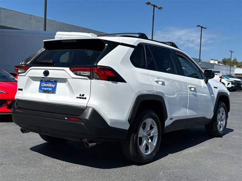 Used 2021 Toyota RAV4 LE image 11