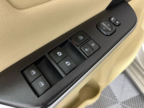 Used 2015 Toyota Camry LE image 19