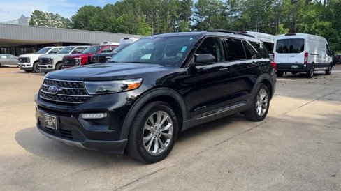 Used 2021 Ford Explorer XLT w/ Equipment Group 202A image 2