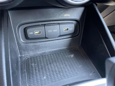 Used 2022 Hyundai Venue SEL image 24