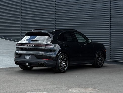 Certified 2025 Porsche Cayenne image 7