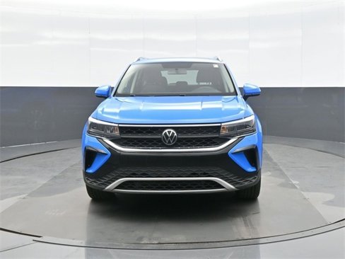 Used 2022 Volkswagen Taos SE image 2