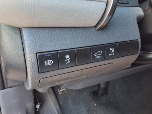 Used 2022 Toyota Camry SE image 14