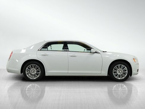 Used 2014 Chrysler 300 AWD w/ Driver Convenience Group image 6