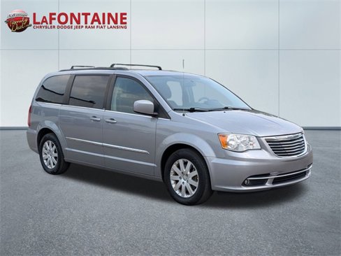 Used 2014 Chrysler Town & Country Touring image 7