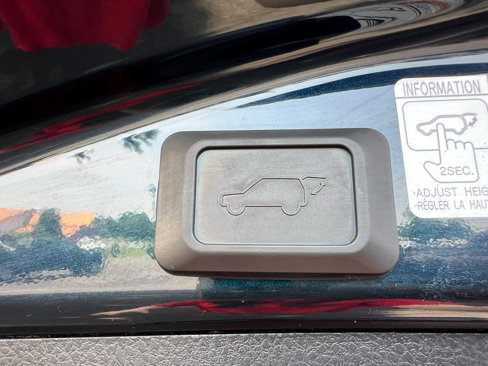 Used 2018 Toyota RAV4 XLE Premium image 16