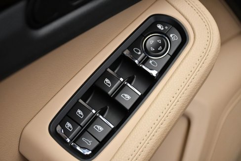 Certified 2021 Porsche Macan image 38