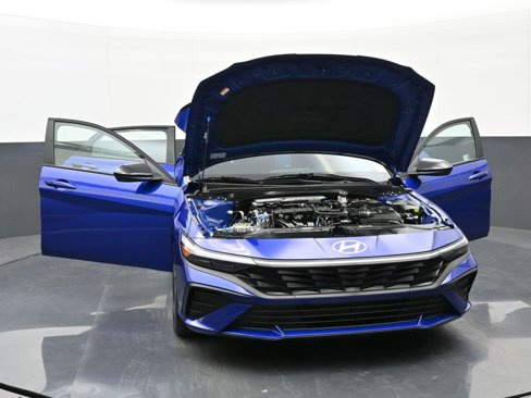 Certified 2025 Hyundai Elantra Sport image 46