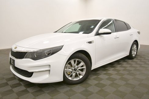 Used 2018 Kia Optima LX image 2