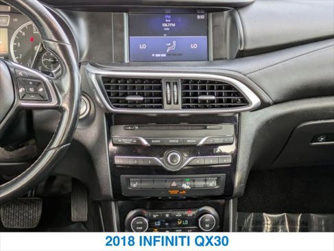 Used 2018 INFINITI QX30 image 17