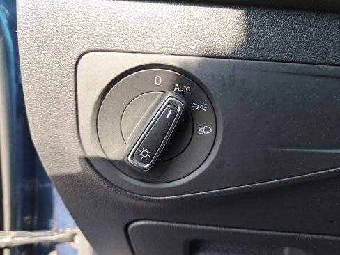 Certified 2020 Volkswagen Tiguan SE image 25