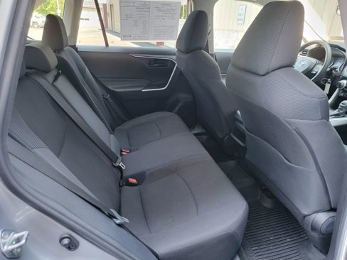 Used 2019 Toyota RAV4 LE image 13