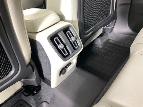 New 2025 Volvo XC40 B5 Plus w/ Protection Package Premier image 24