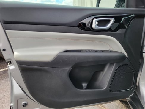 Used 2022 Jeep Compass Limited image 27