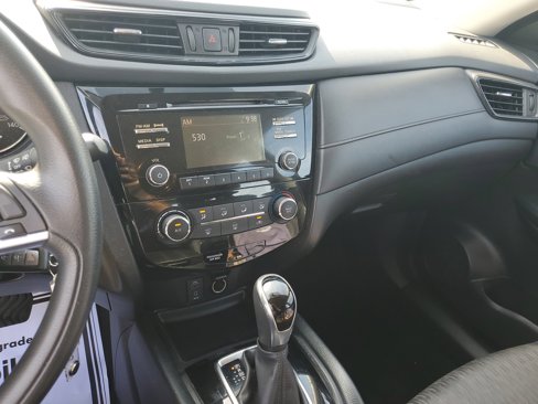 Used 2017 Nissan Rogue S image 19