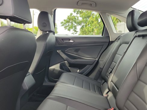 Used 2024 Volkswagen Jetta SE image 12