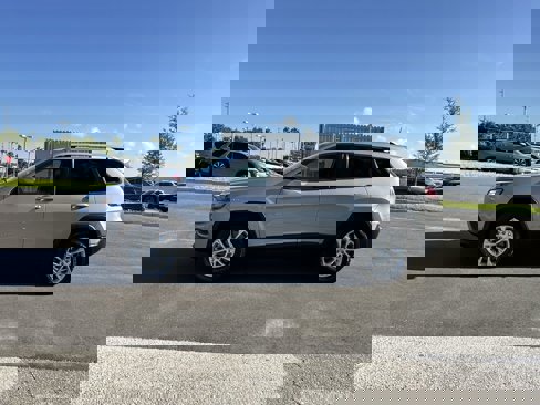 Used 2021 Jeep Cherokee Latitude w/ Safety Group image 4