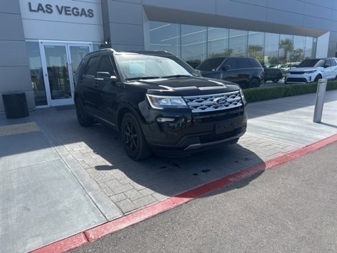 Used 2018 Ford Explorer XLT w/ Equipment Group 202A image 3