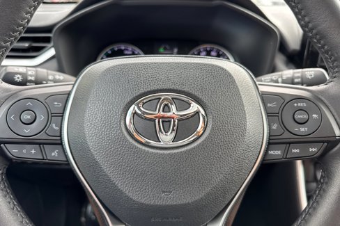 Used 2021 Toyota RAV4 XLE image 17