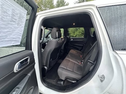 Used 2018 Jeep Grand Cherokee Laredo image 11