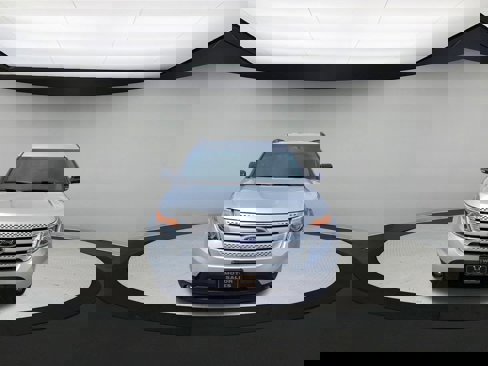 Used 2015 Ford Explorer XLT w/ Equipment Group 202A image 3