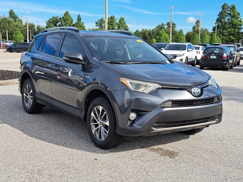 Used 2018 Toyota RAV4 XLE image 2