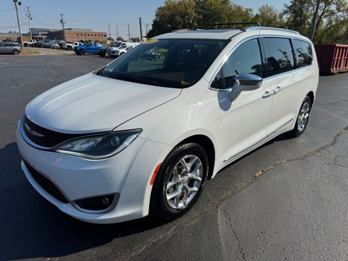 Used 2017 Chrysler Pacifica Limited image 9
