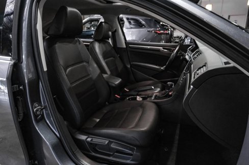 Used 2017 Volkswagen Passat 1.8T SE w/ SE Lighting Package image 31