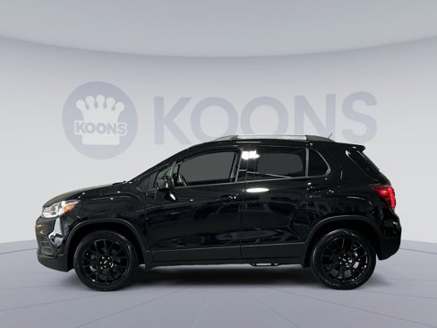 Used 2022 Chevrolet Trax LT w/ Midnight Edition image 13