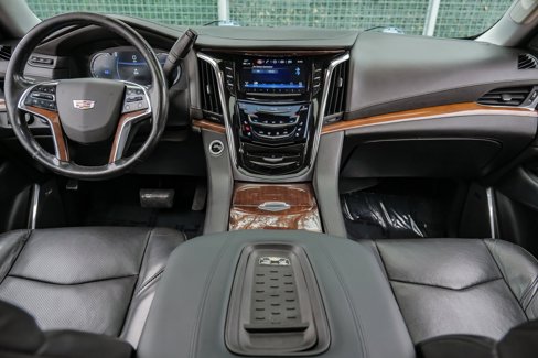 Used 2017 Cadillac Escalade ESV Luxury image 17