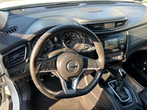 Used 2017 Nissan Rogue SV image 14