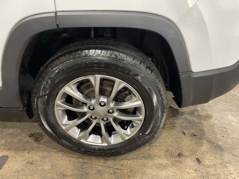Used 2019 Jeep Cherokee Latitude Plus w/ Cold Weather Group image 39