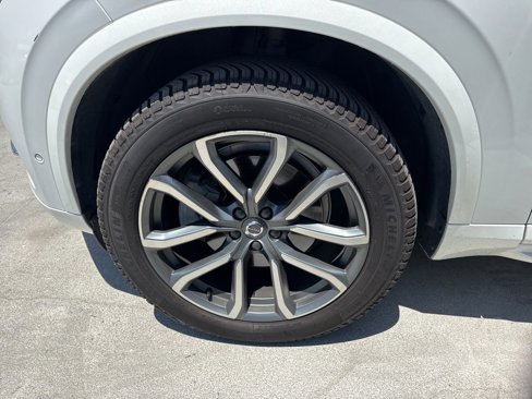 Used 2017 Volvo XC90 T6 Momentum w/ Vision Package image 4