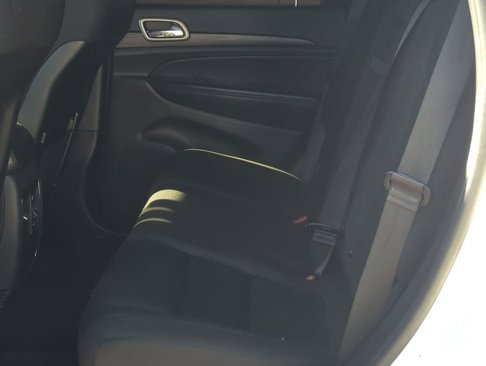 Used 2021 Jeep Grand Cherokee Laredo image 15