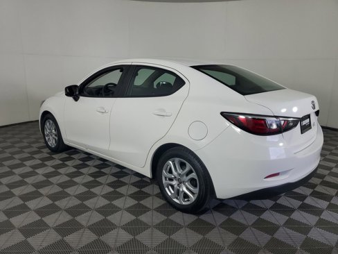 Used 2017 Toyota Yaris iA image 6